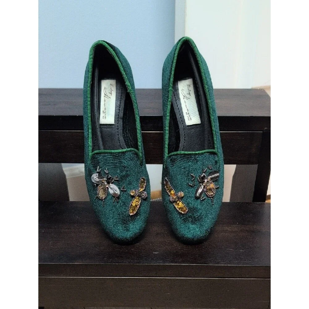 Vintage Havana Sue Hunter Green Velvet Embellished Bee Fly Loafers Size 6. NEW